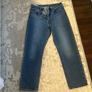 Levi’s medium wash 501 jeans 28x28
No notable flaws